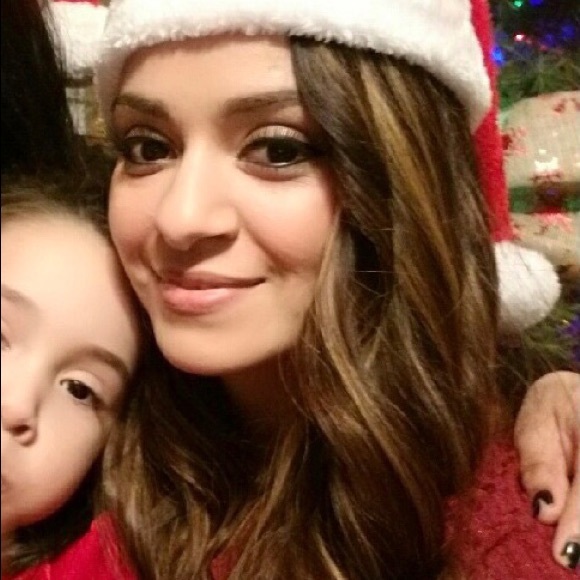 Meet your Posher, Yessenia - Picture 1 of 1